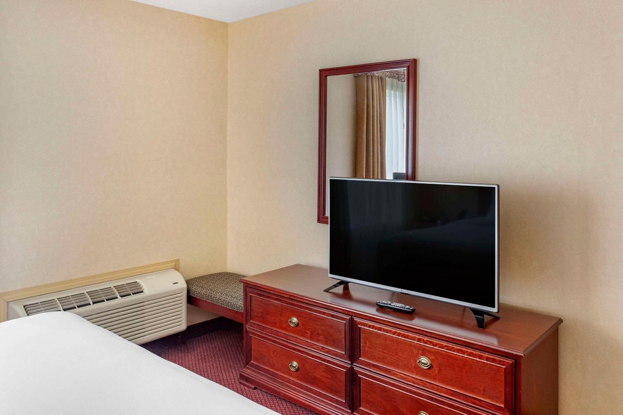 Quality Inn & Suites Edmonton International Airport Leduc Eksteriør billede