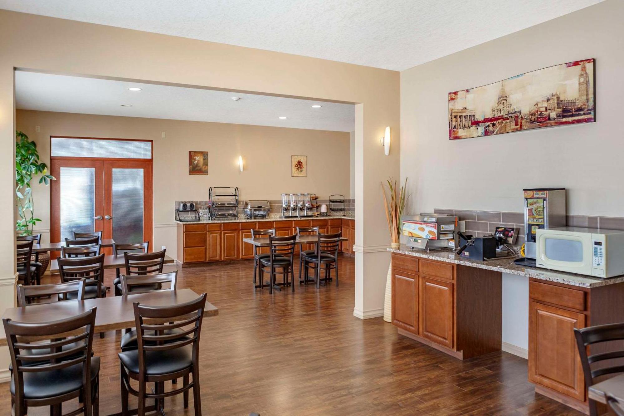 Quality Inn & Suites Edmonton International Airport Leduc Eksteriør billede