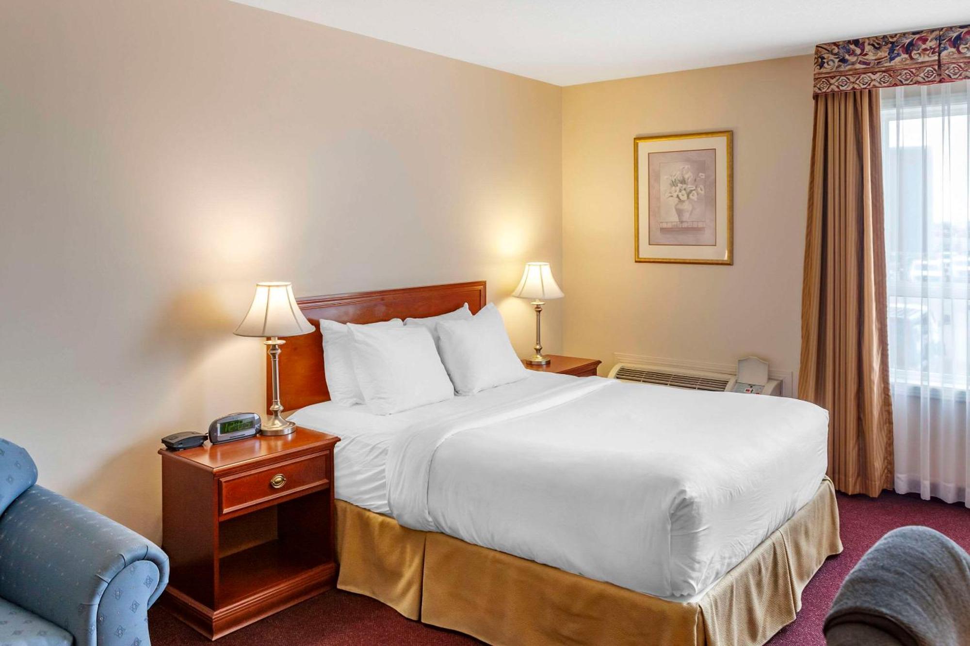 Quality Inn & Suites Edmonton International Airport Leduc Eksteriør billede