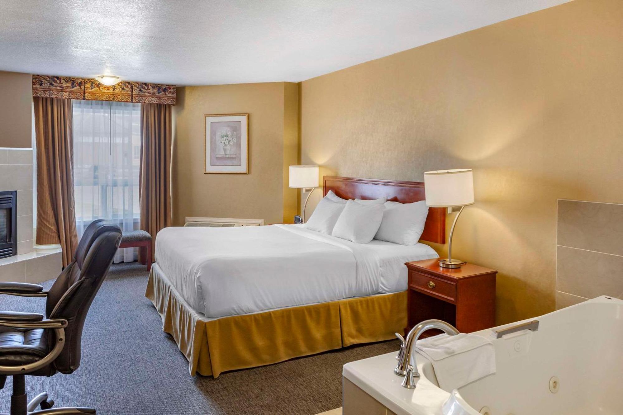 Quality Inn & Suites Edmonton International Airport Leduc Eksteriør billede