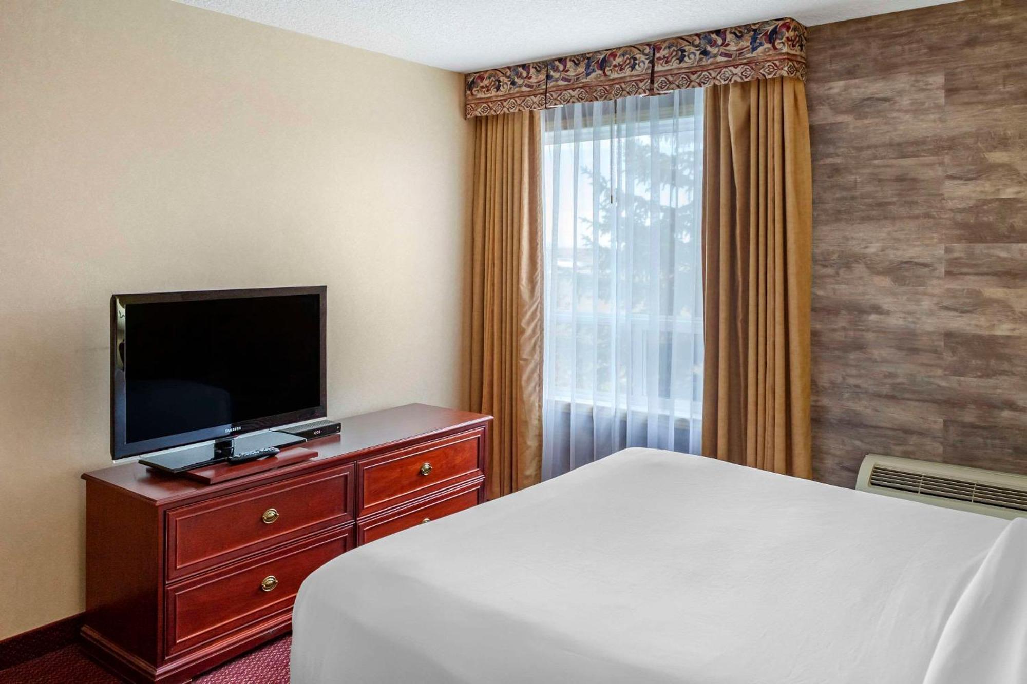Quality Inn & Suites Edmonton International Airport Leduc Eksteriør billede