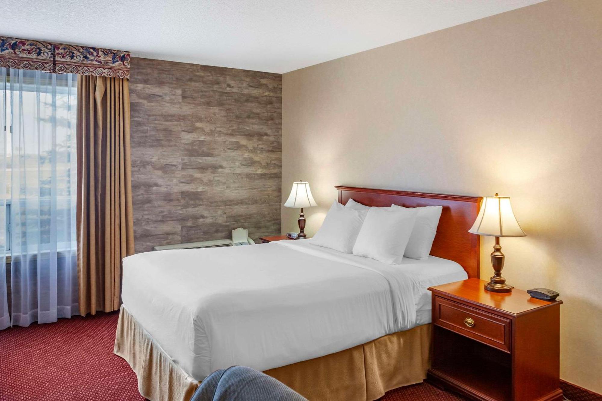 Quality Inn & Suites Edmonton International Airport Leduc Eksteriør billede