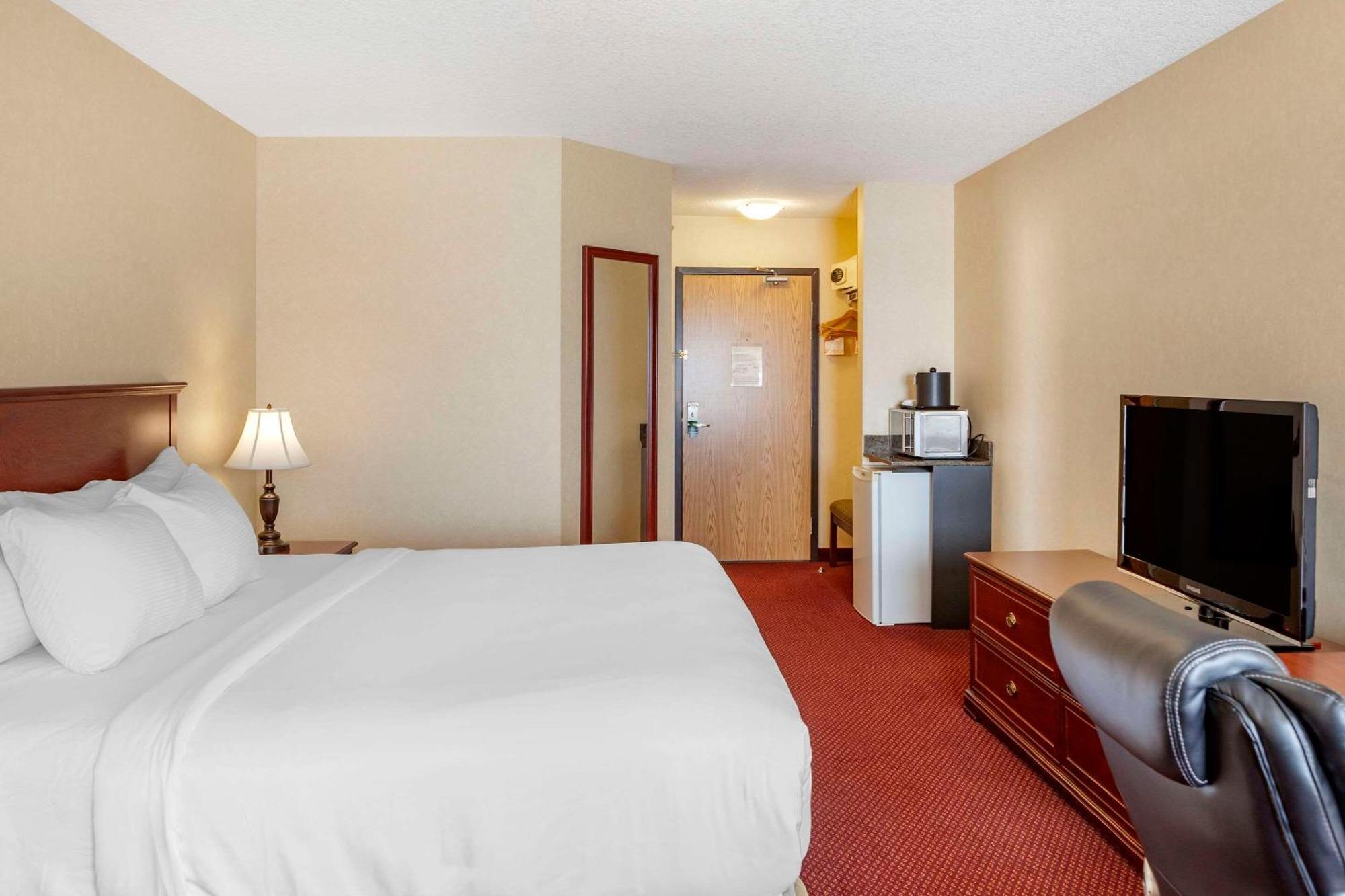 Quality Inn & Suites Edmonton International Airport Leduc Eksteriør billede