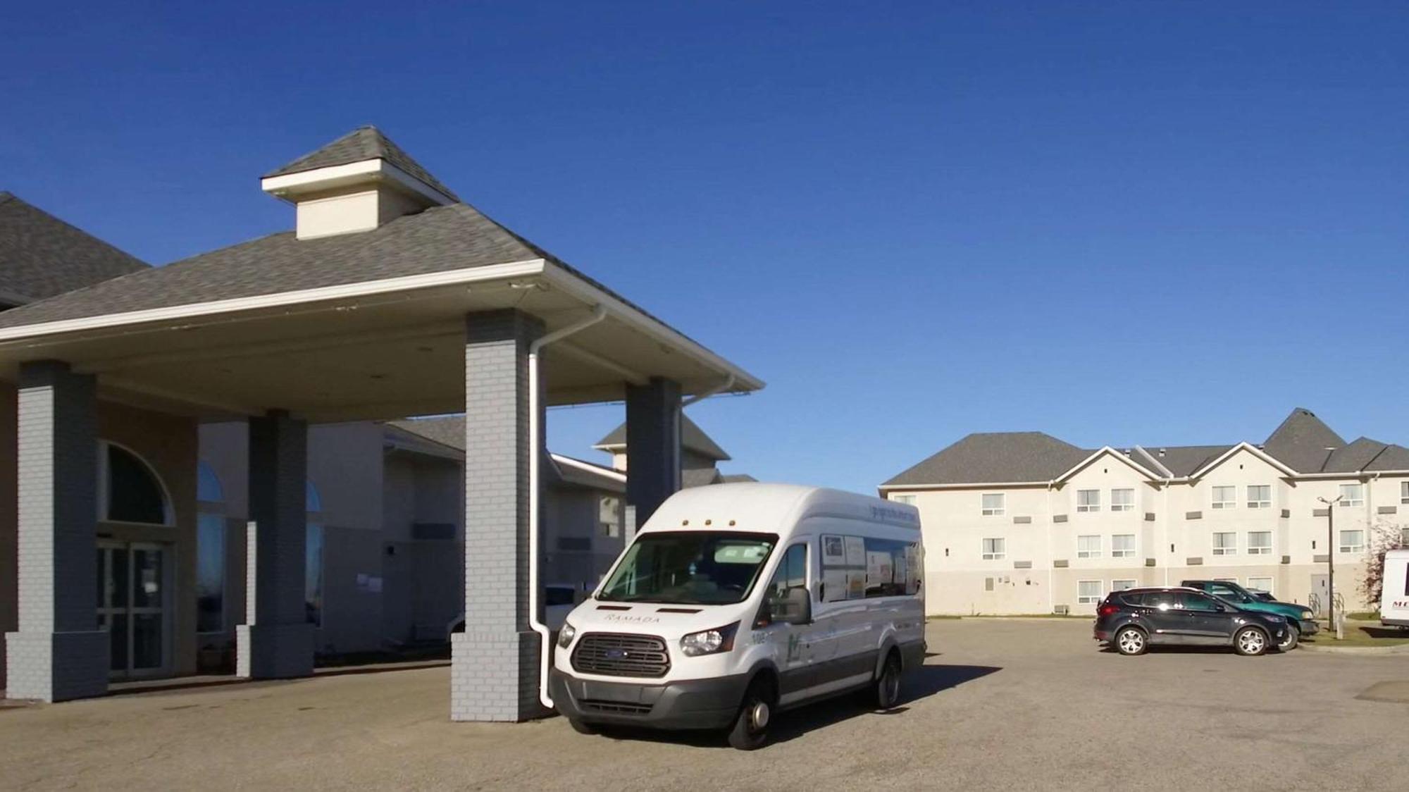 Quality Inn & Suites Edmonton International Airport Leduc Eksteriør billede