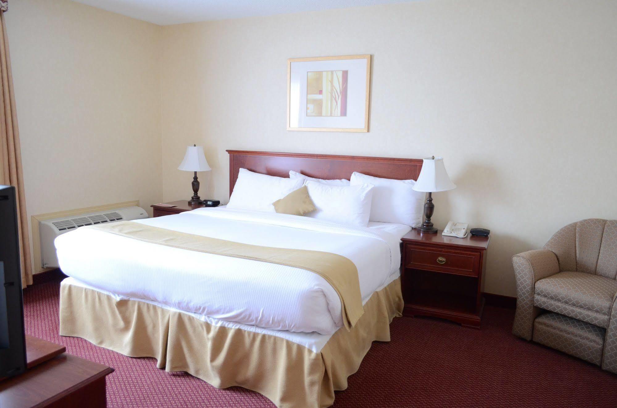 Quality Inn & Suites Edmonton International Airport Leduc Eksteriør billede