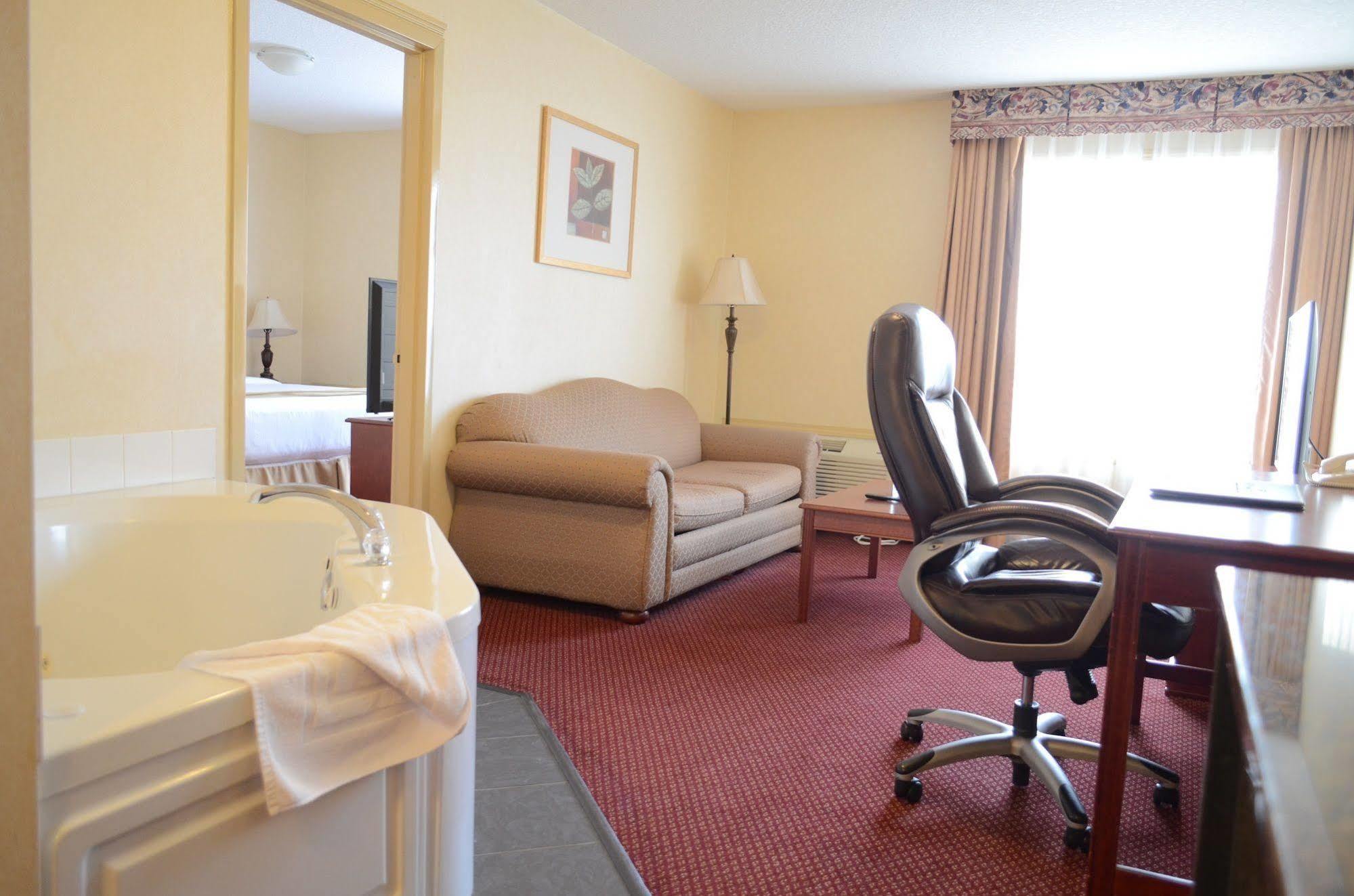 Quality Inn & Suites Edmonton International Airport Leduc Eksteriør billede