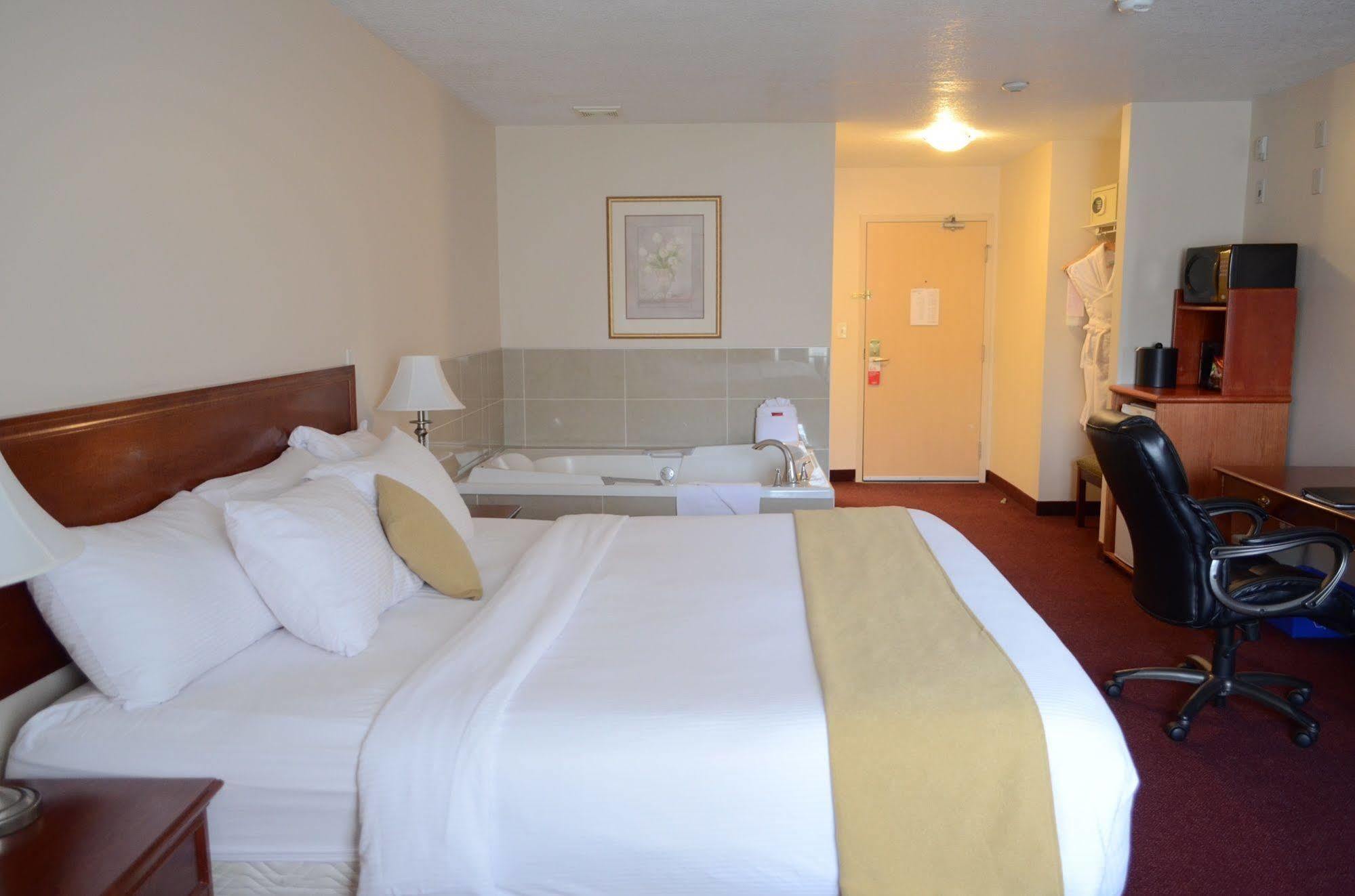 Quality Inn & Suites Edmonton International Airport Leduc Eksteriør billede